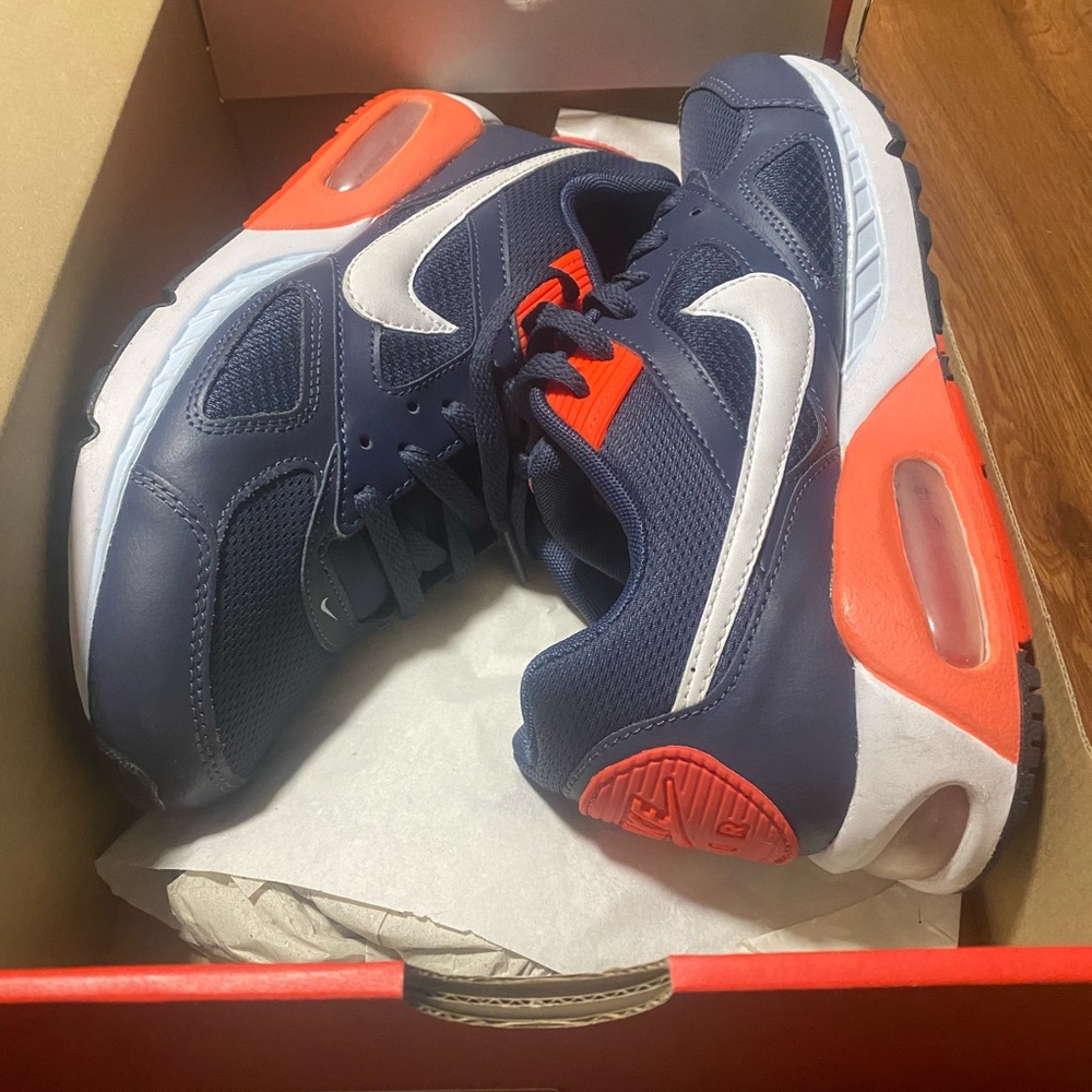 NIKE AIR MAX IVO